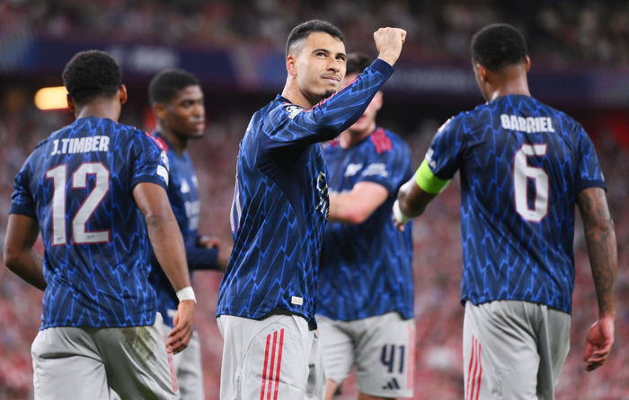 开云体育 -关于赛地聚焦：荷甲加时末段热度飙升，阿森纳状态回暖，质疑声仍在，赛程密集仍需轮换的信息