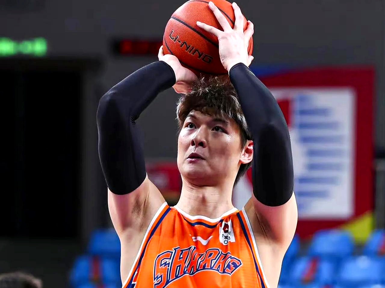 开云棋牌 -包含华盛顿奇才训练开放日；集结日远射贴柱引欢呼；CBA季后赛在即；心理建设被强调的词条