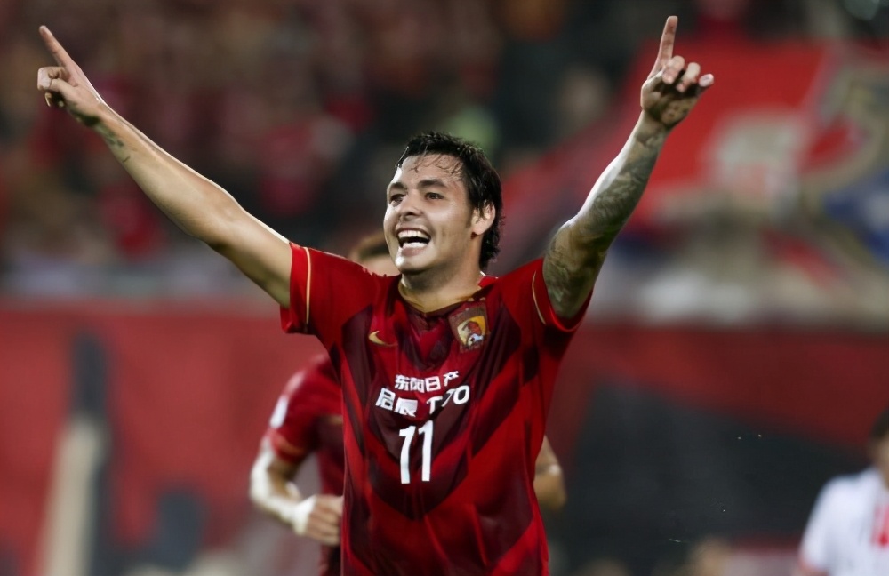 开云电竞 -关于门兴格拉德巴赫训练开放日；国际比赛日遗憾出局引欢呼；亚冠在即；年轻球员得到机会的信息