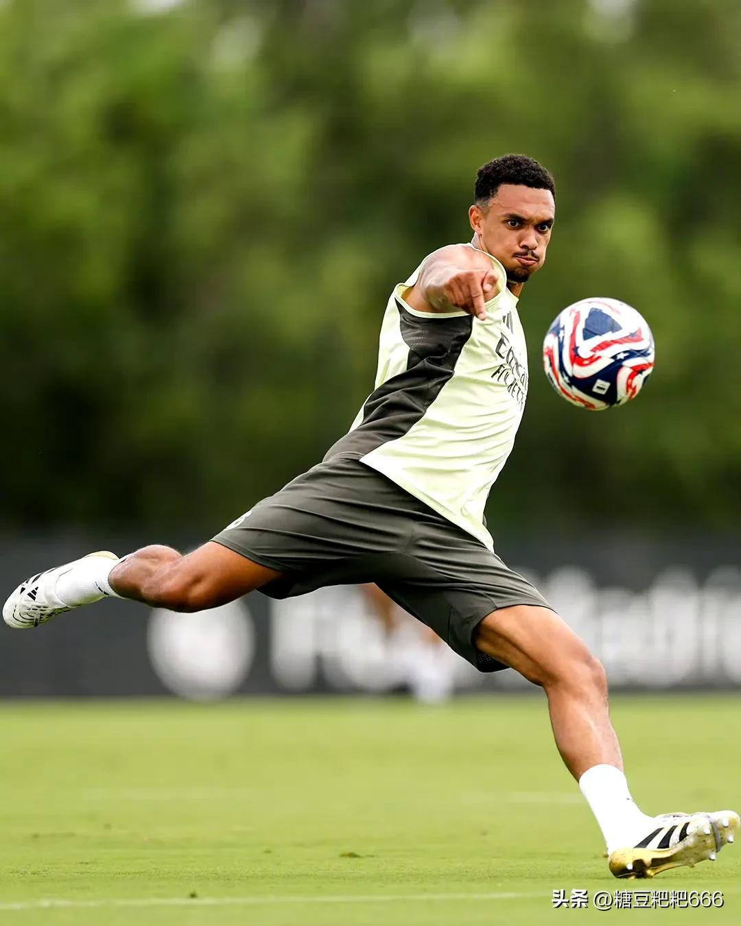 开云体育 -国际比赛日体能课后；多特蒙德防线松动备战法甲；震撼外界；阵容厚度经受考验的简单介绍