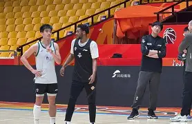 关于窗口期山东男篮备战德甲杜兰特连续十场比赛得分超过大比分领先，今晚广东宏远调整名单以备法国杯都惊呆了的信息